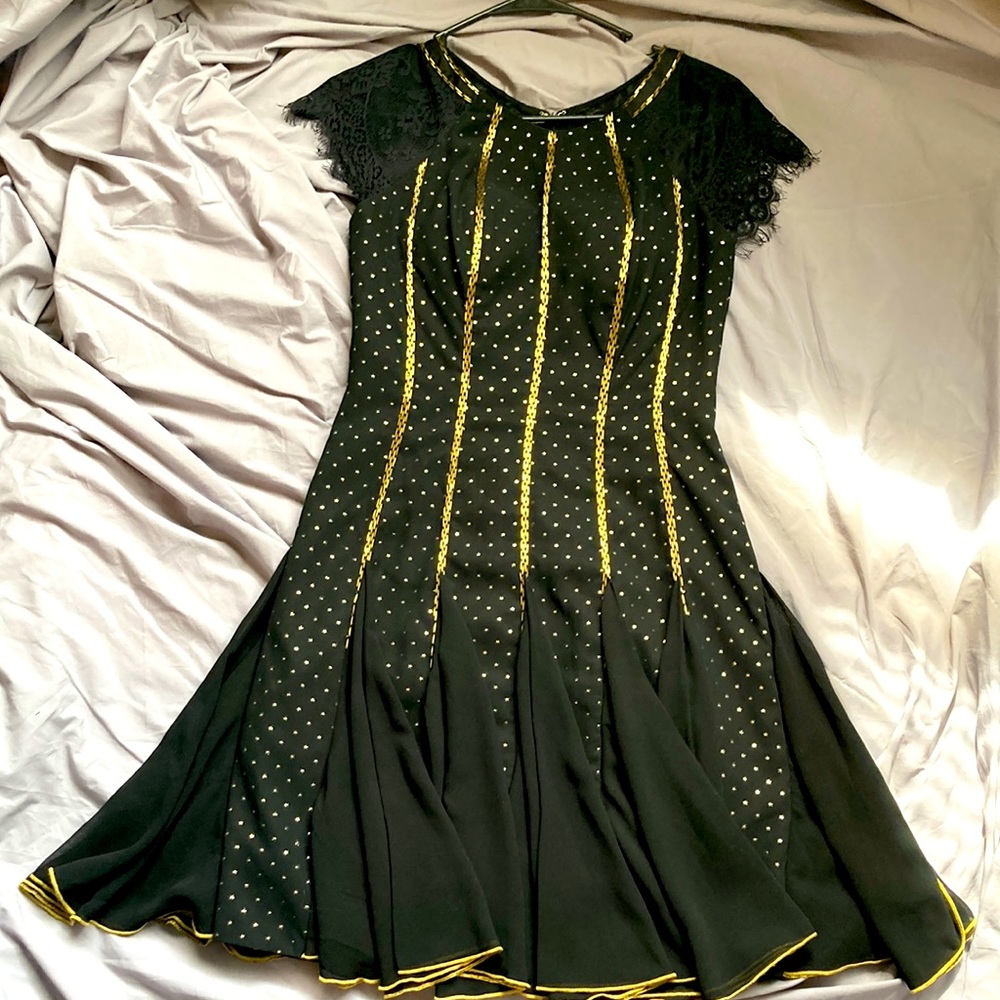 Gorgeous formal starry dress with gold accent in vintage style with lace sleeves